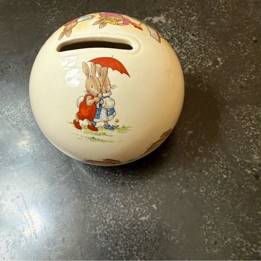 Vintage Bunnykins Royal Doulton Coin Money Bank Hat Shop Scene 3.5", 1936 - Picture 4 of 11